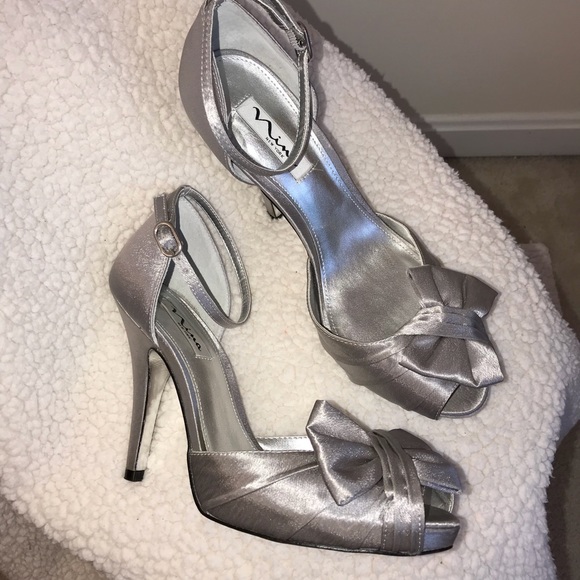 nina silver pumps